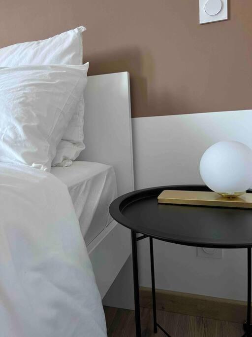 Appartement Sud-lescinqsuites Le Saint Laurent-dabnb *